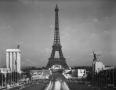 Tour Eiffel, pavillon de l’Allemagne, pavillon de l’URSS lors de l’Exposition internationale des arts et techniques de 1937