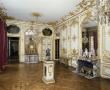 Vue intérieur : cabinets intérieurs du Roi : cabinet de la pendule : vue de la salle prise sur le grand baromètre de Louis XV